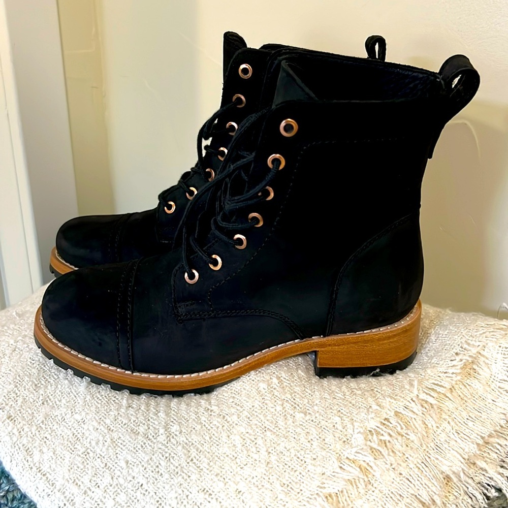 Patina Footwear women’s black boots never worn. Size 6